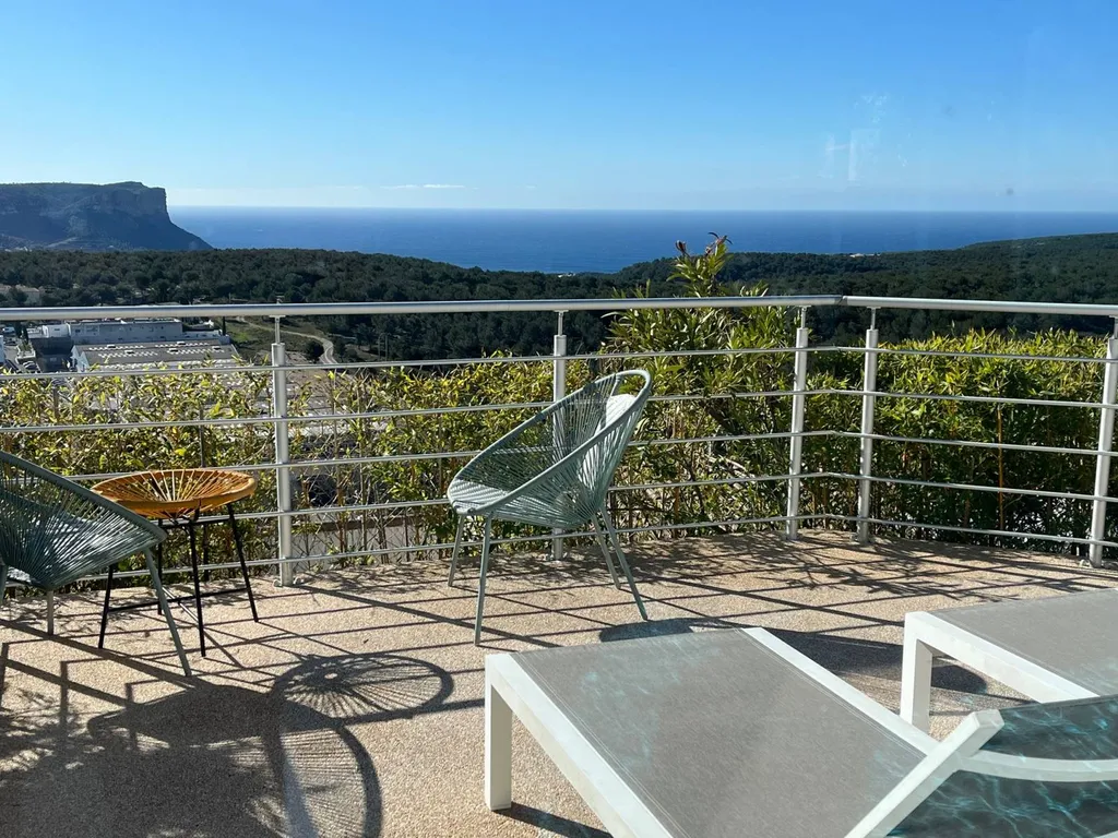 Maison à vendre carnoux petite vue mer et piscine