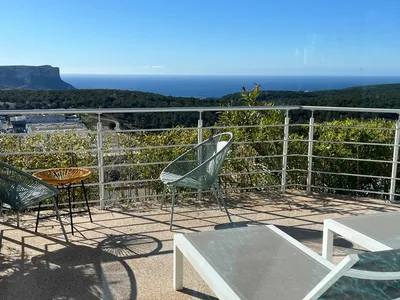 Maison à vendre carnoux petite vue mer et piscine