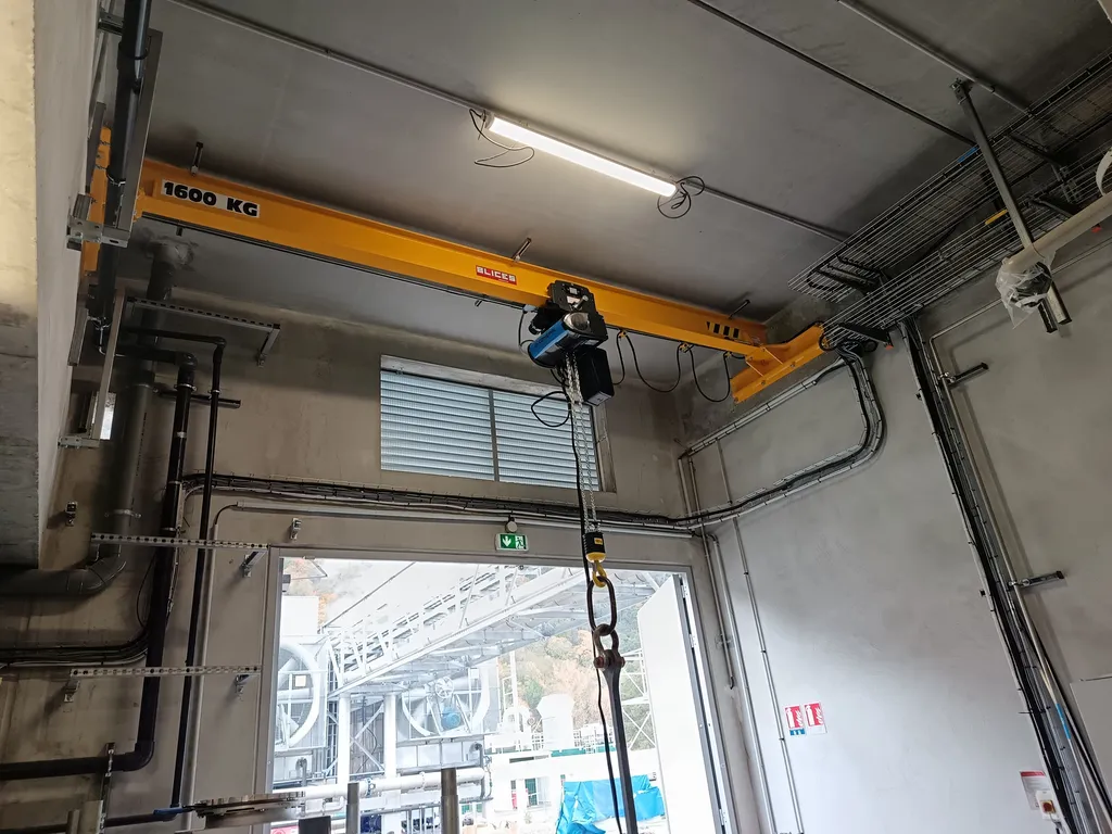Fourniture et installation d’un monorail 1 600kg portée 5m, avec palan motorisé en levage et direction à Grenoble