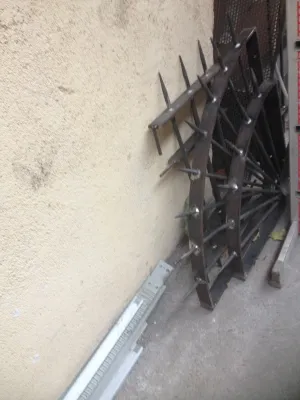 MODELE GRILLE DE PROTECTION EN FER FORGE QUART DE SOLEIL A AIX EN PROVENCE