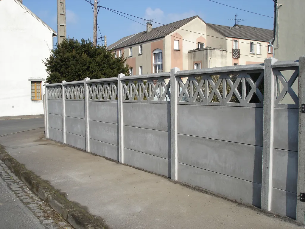 Notre zone d'activité pour ce servicePrix pose d'une clôture mixte acier-bois ou acier-béton