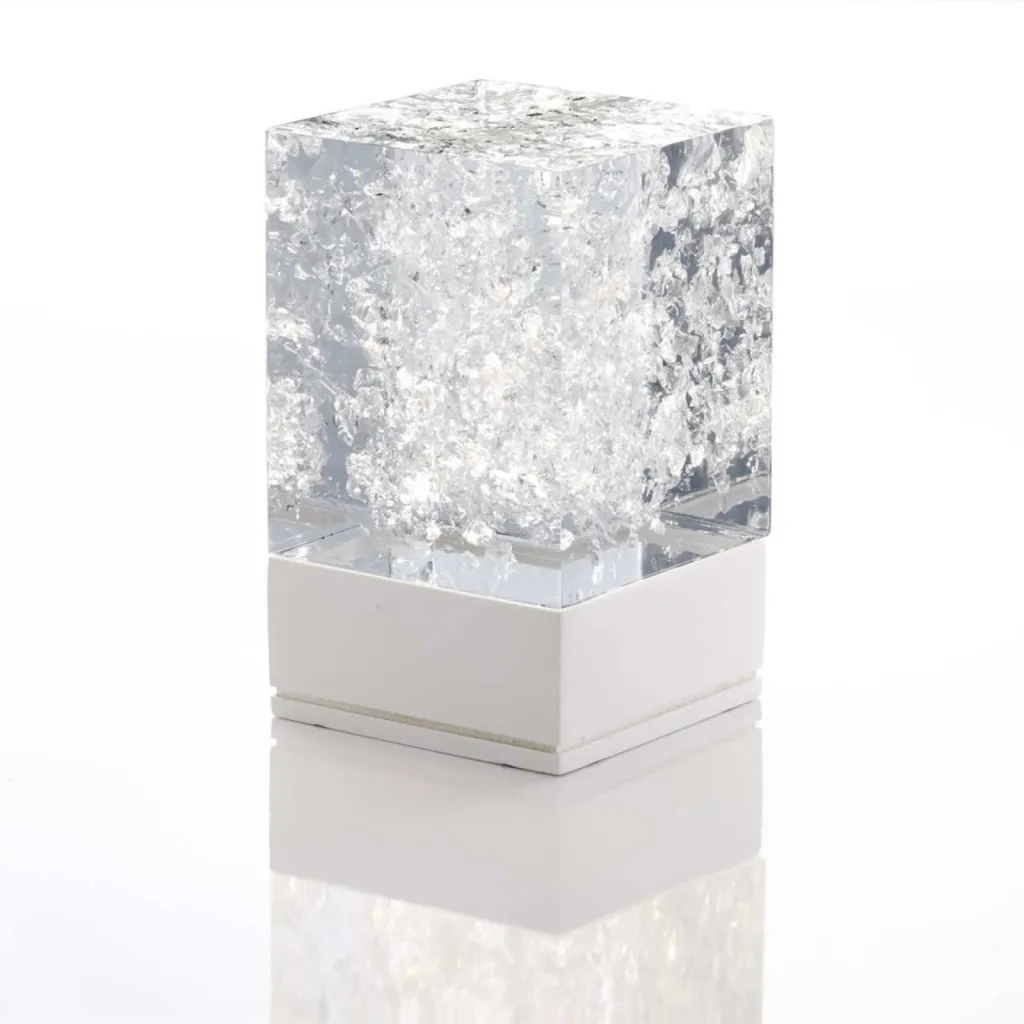 Photographe professionnelle pour prises de vue en packshot de produits design la D-cüb à Lyon en région Rhône-Alpes-Auvergne