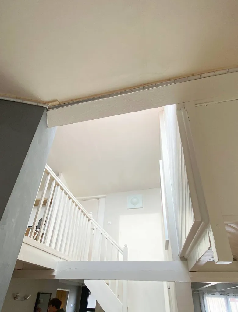 Cage d'escalier & bureau en mezzanine : plafonds irréguliers Plafonds tendus Occitans Toulouse Colomiers