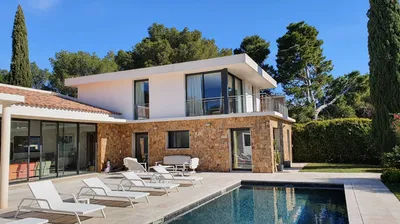 Cassis maison moderne dans cadre exceptionnel, prestations luxe et vue Couronne de Charlemagne
