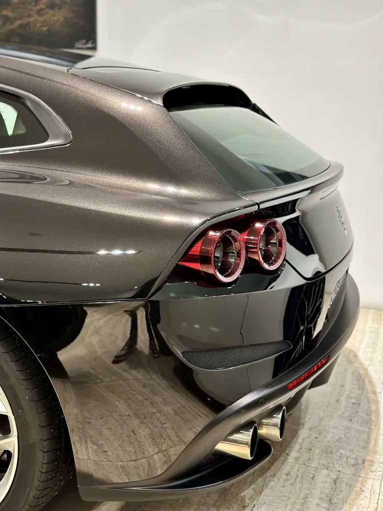 spécialiste du DETAILING sur Lyon de la protection PPF et du traitement céramique sur Ferrari 