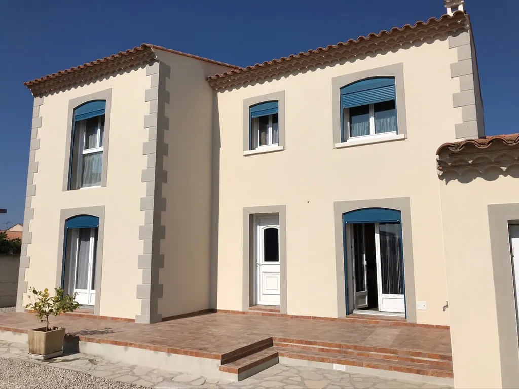 Rénovation des façades en finition gratté fin d’une maison située à Frontignan entre Sète et Montpellier 