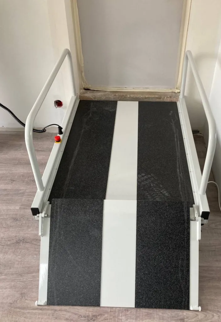 Le liftboy définitivement positionné en intérieur, situation en position chez un particulier à Marseille haute  