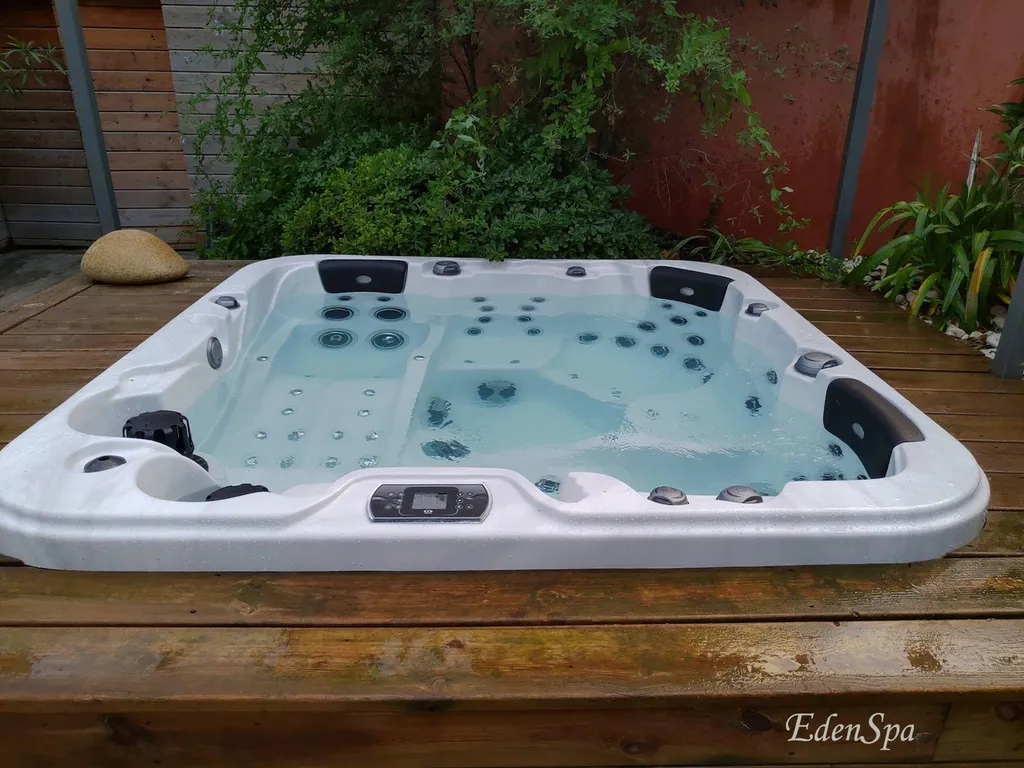 spa familial exterieur encastré terrasse en bois