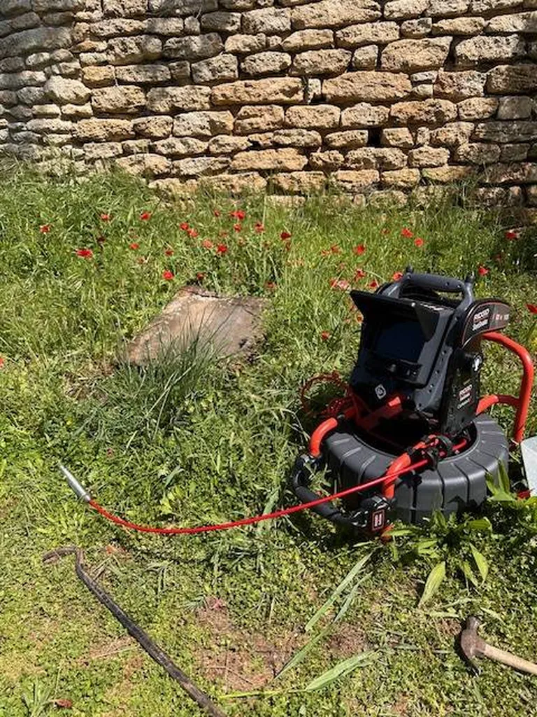 Inspection par caméra pour écoulement lent dans WC à Bonnieux, Vaucluse