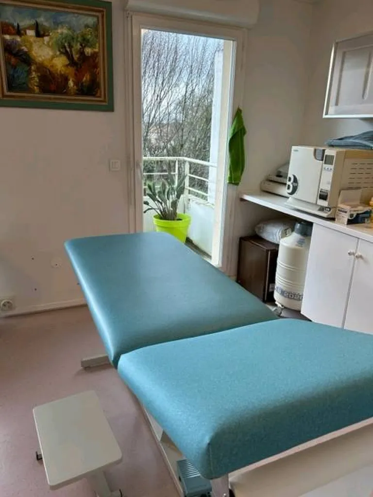 Rénovation d'une table de consultation médicale à bordeaux