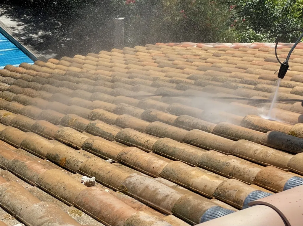 En cours: Rénovation d’une toiture de maison près d’Aix en Provence.