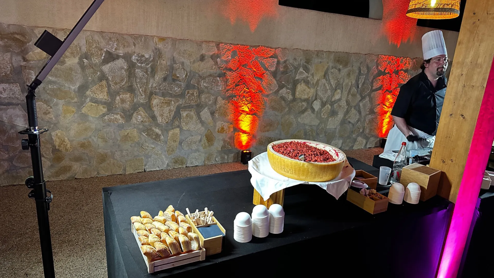 location éclairage buffet simple sur batterie à Saint tropez dans le var