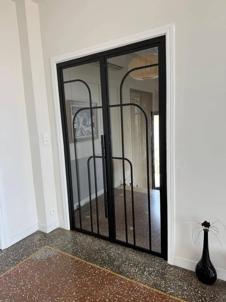 Porte en acier sur mesure élégante et sécurisée à Eguilles par L'Atelier du Ferronnier