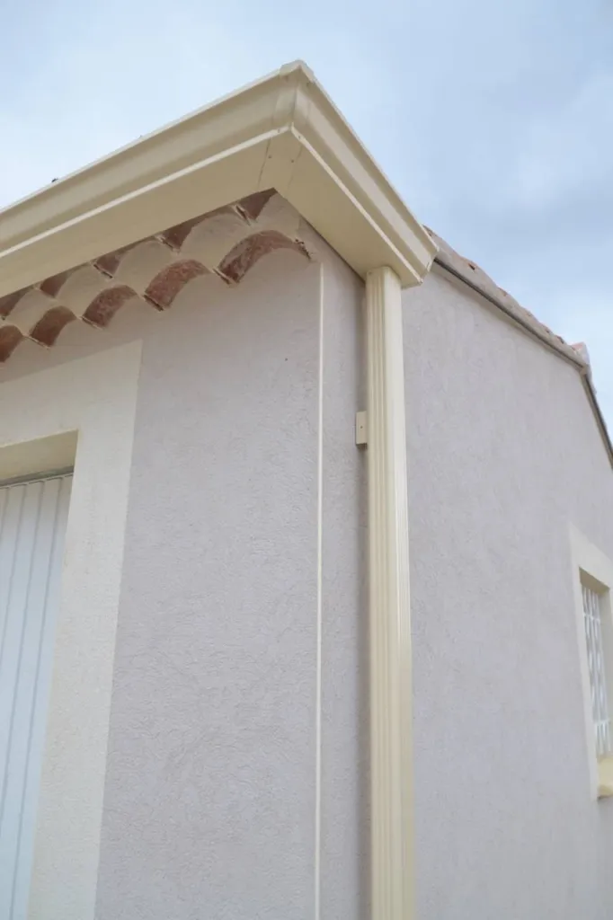 GOUTTIERE COULEUR SABLE GOUTTIERE COULEUR SABLE