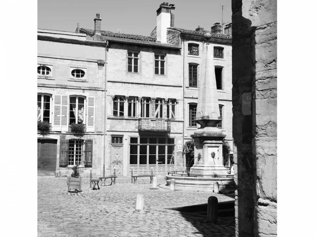 place Notre-Dame à Cluny en Saône-et-Loire