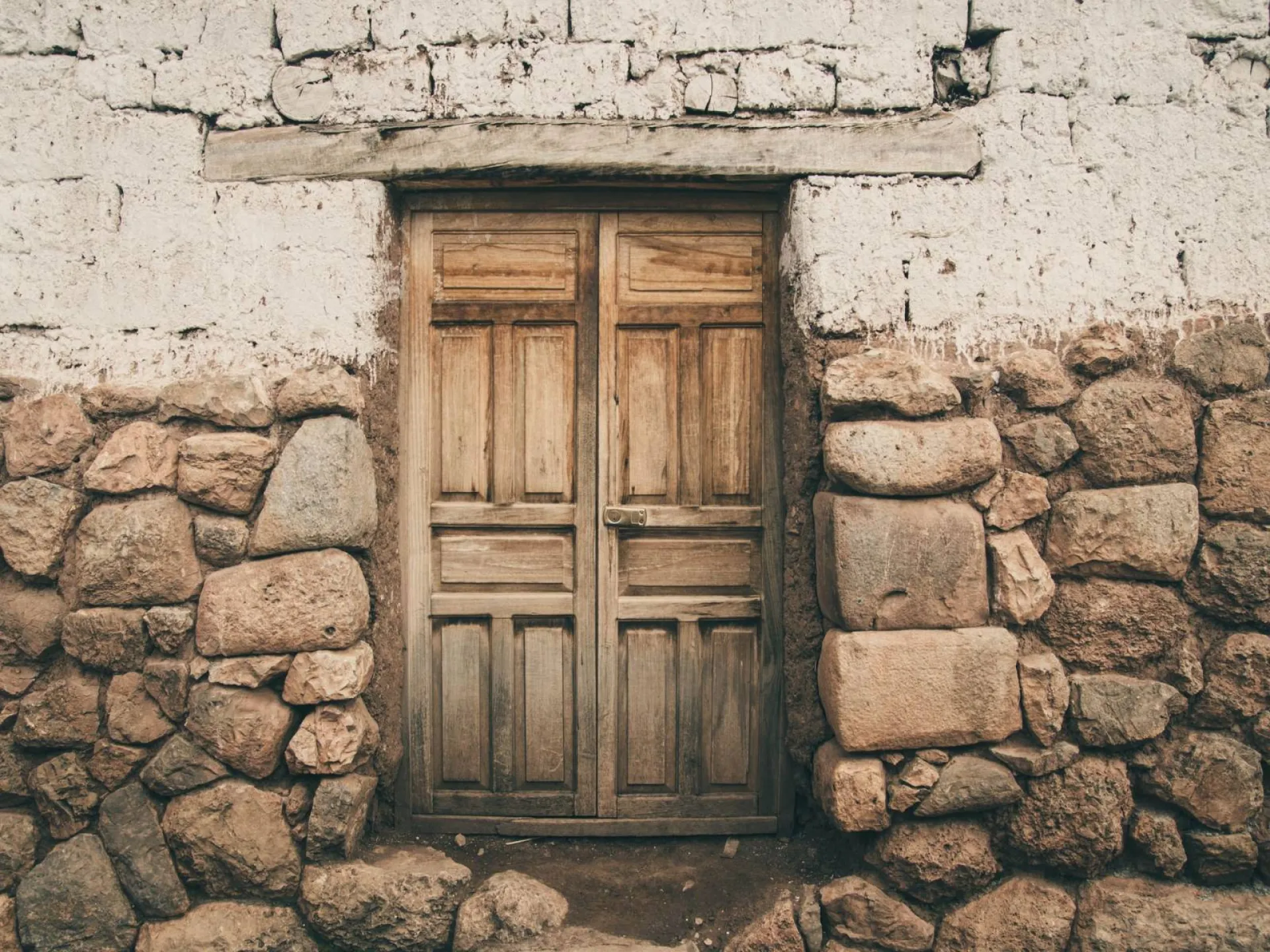 Porte en bois d'un mazet à Cavalière-Sur-Mer dans le Var
