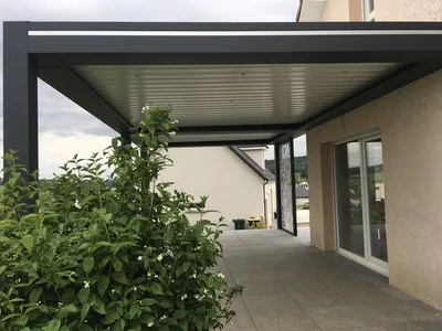 Expert en pergola bioclimatique lames orientable store électrique  leds dans les lames panneau décoratif en aluminium blanc