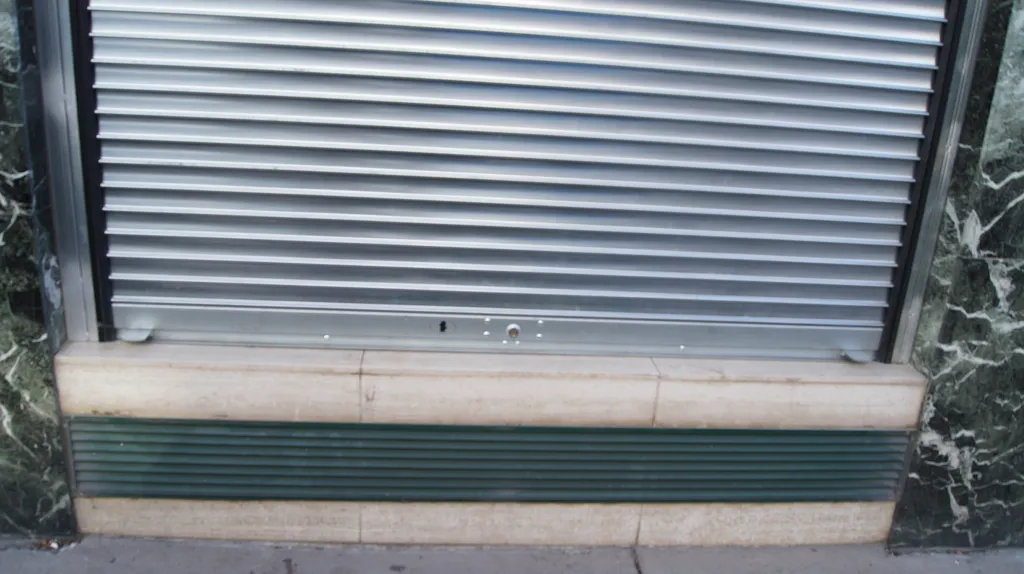 Installer un volet roulant en acier à Marseille pour sécuriser votre local professionnel