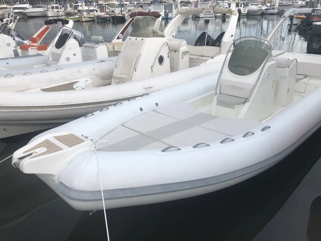 bateau avec place de port a bandol