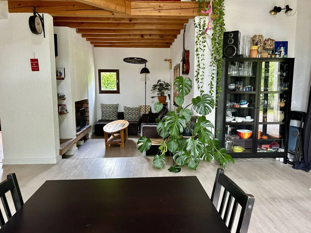 Acheter une maison au Taillan-Médoc dans un quartier résidentiel 5 chambres cheminée grand terrain arboré  avec tennis et piscine collective