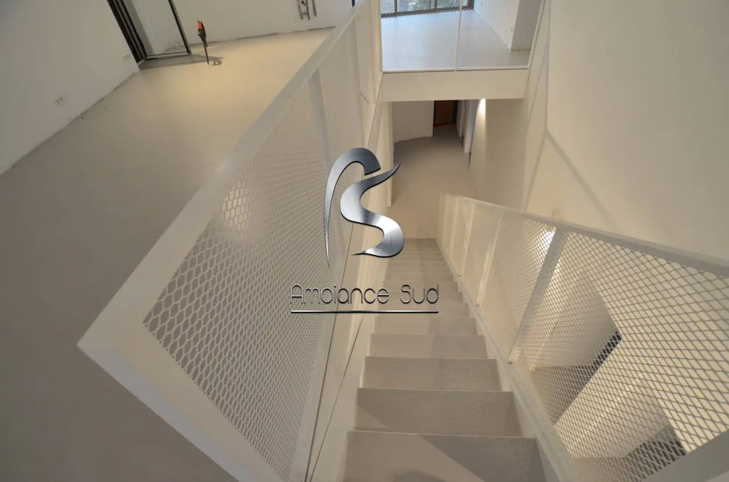 Béton ciré sur mesure pour escalier gris Toulon Var 83