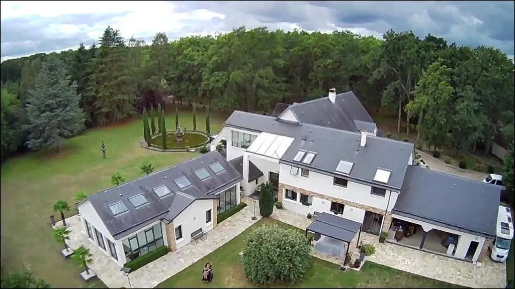 Magnifique manoir contemporain à saisir 620 m² habitable, 3 hectares de terrain sur la commune de ANNEVILLE AMBOURVILLE 76480