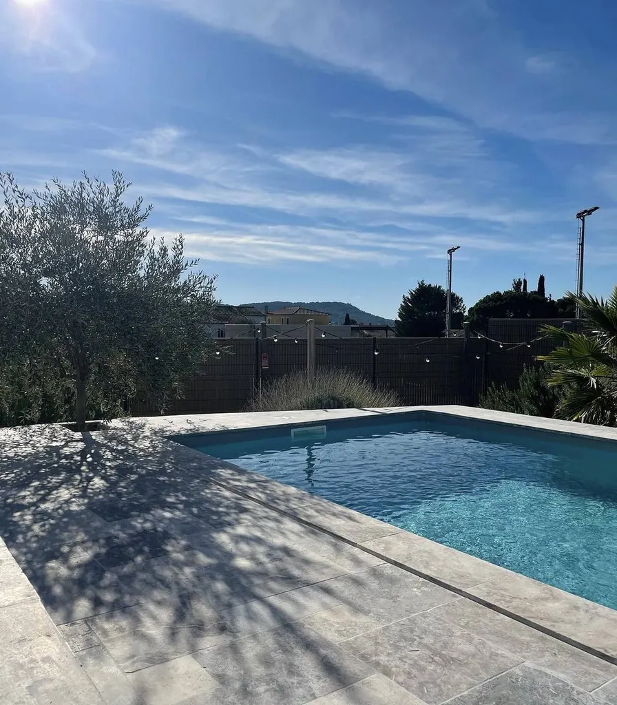 MARGELLES PISCINE EN TRAVERTIN SILVER 1ER CHOIX RUSTIC