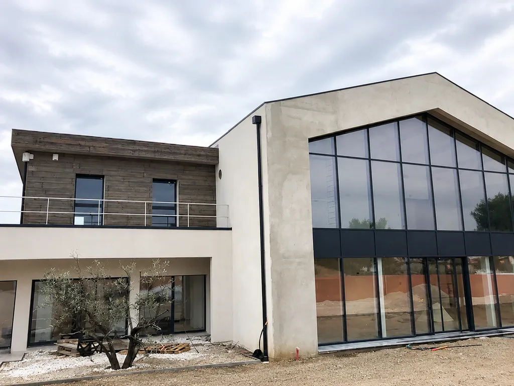 Installation de chauffage, climatisation par système VRV Daikin et ventilation pour la construction d'un siège social tertiaire à Vitrolles dans les Bouches-du-Rhône (13)
