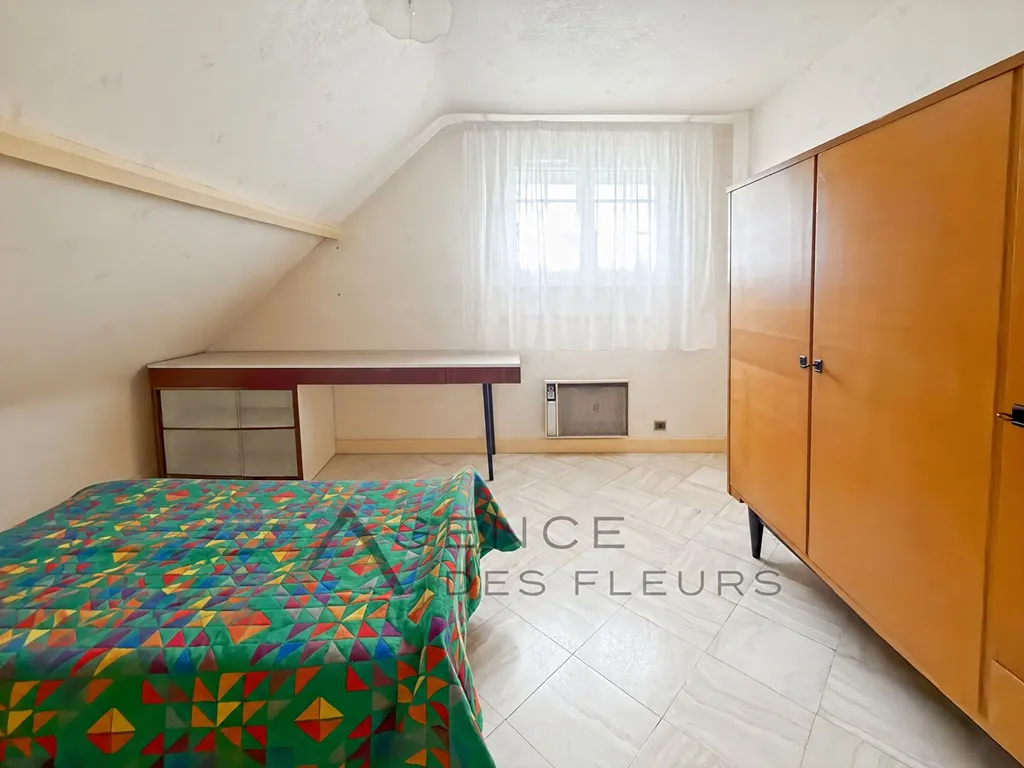 À vendre, maison de 92 m² sur sous sol complet édifiée sur un terrain de 1050 m² située sur la commune de ST PIERRE LES ELBEUF 76320