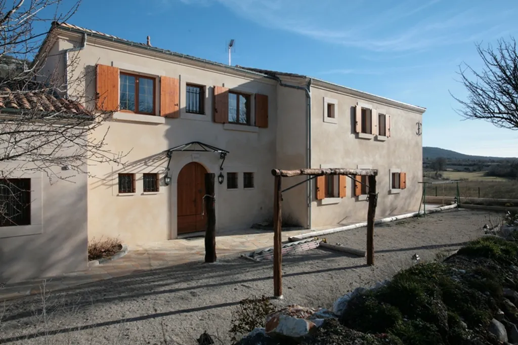 Bastide contemporaine dans les Monts de Vaucluse