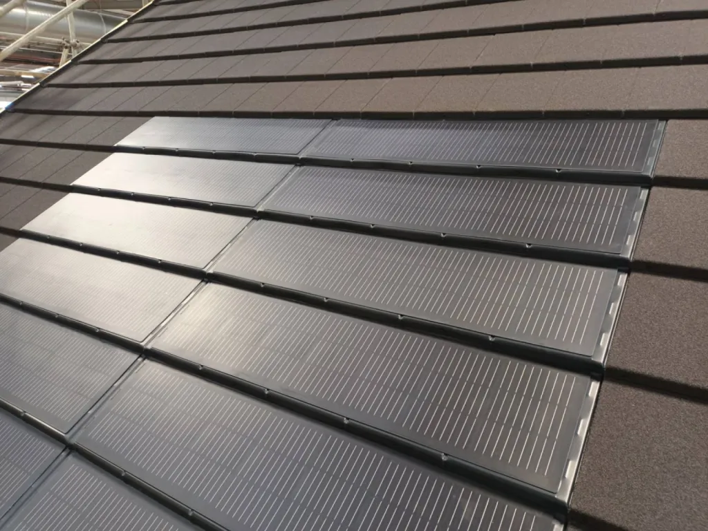 Tuile métalliques photovolatïque Metrotile eQUBE 4