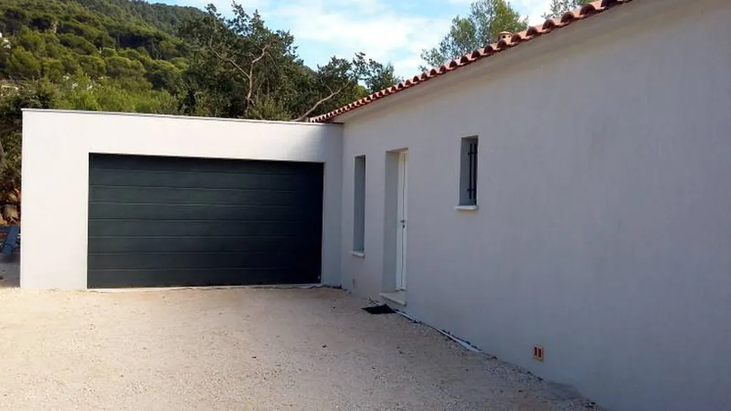 Vendu Maison de plain-pied réalisée sur un terrain en exclusivité à Carqueiranne.