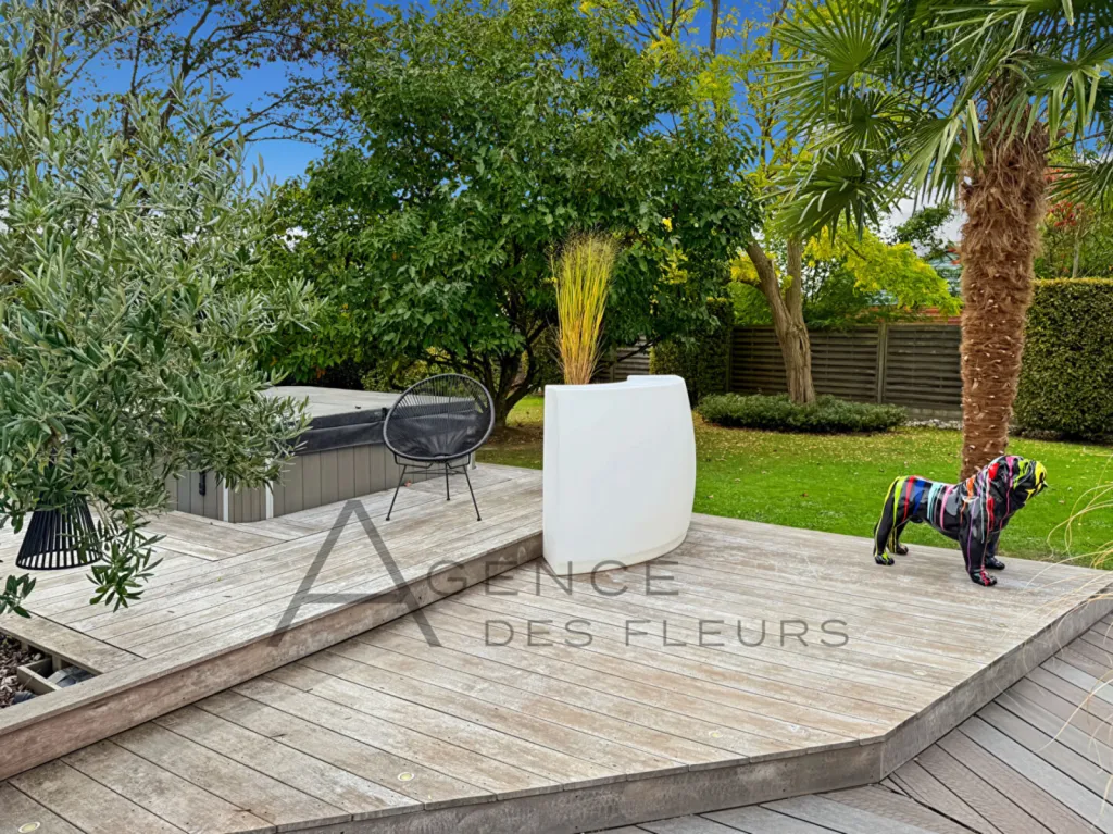 A vendre, maison d'architecte d'exception de 235 m² sur un terrain de 1300 m² située à La Londe