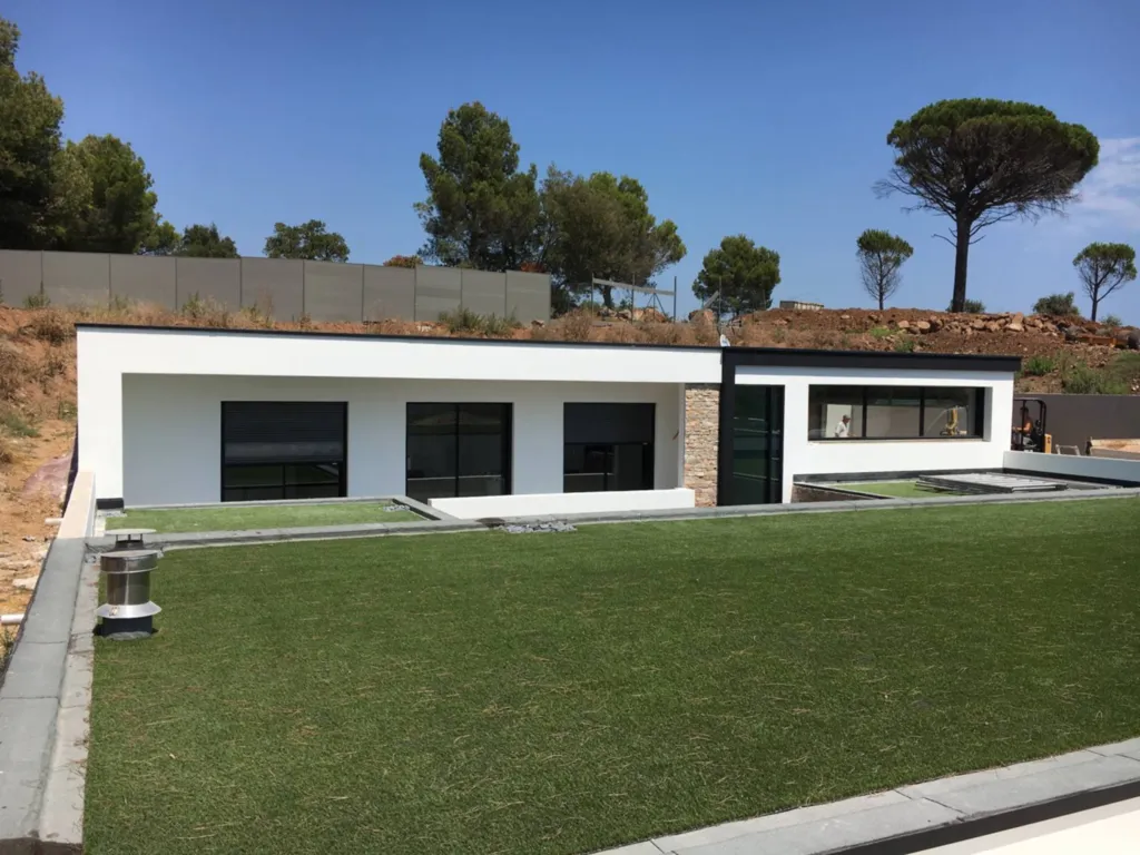 Artisan peintre pour façade lisse dans le Var 83