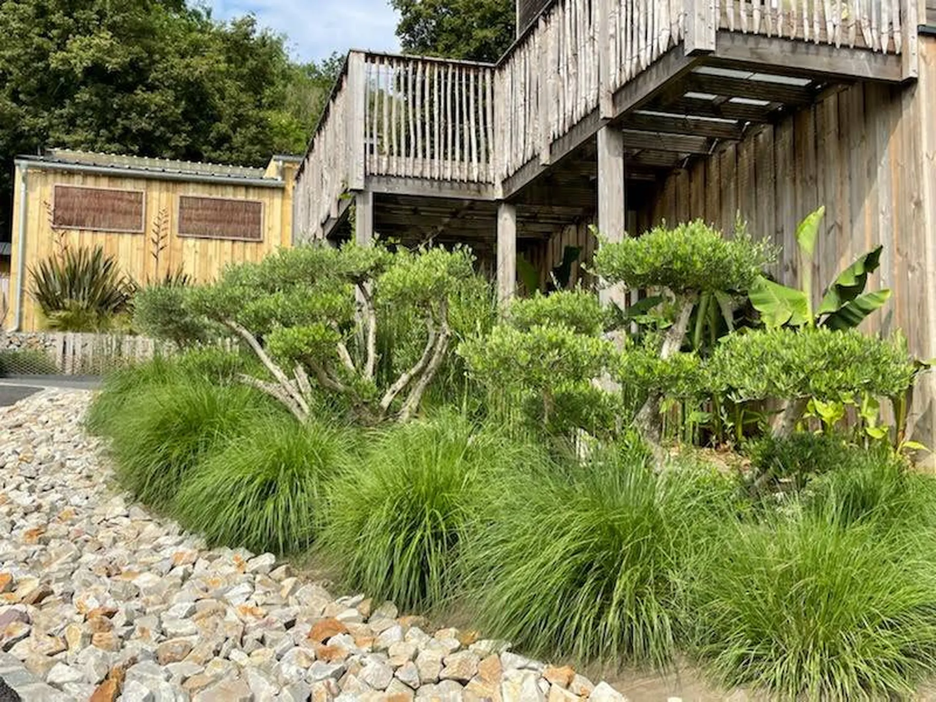 L'agence immobilière Terres et Demeures de Normandie située à Lisieux 14100, 41 avenue Victor Hugo vous propose de venir visiter cette belle Propriété Moderne en bordure de la vallée de 