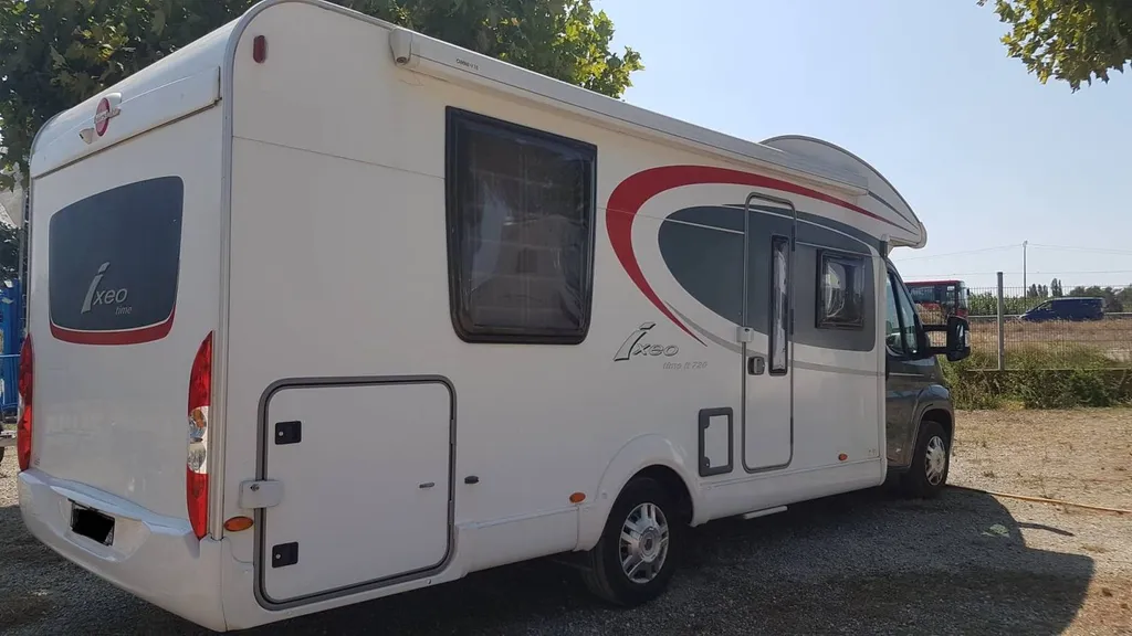 Burstner lit central ixeo time it 720 a lancon de provence 13680