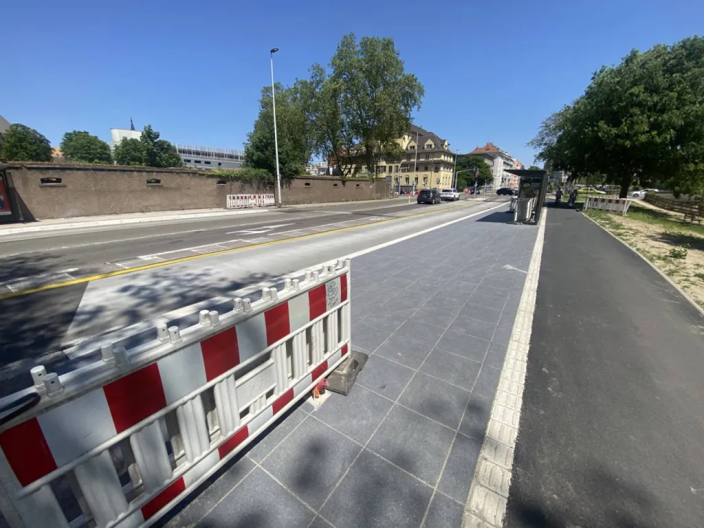 Pose de dalle pour un trottoir à Strasbourg dans le Bas-Rhin