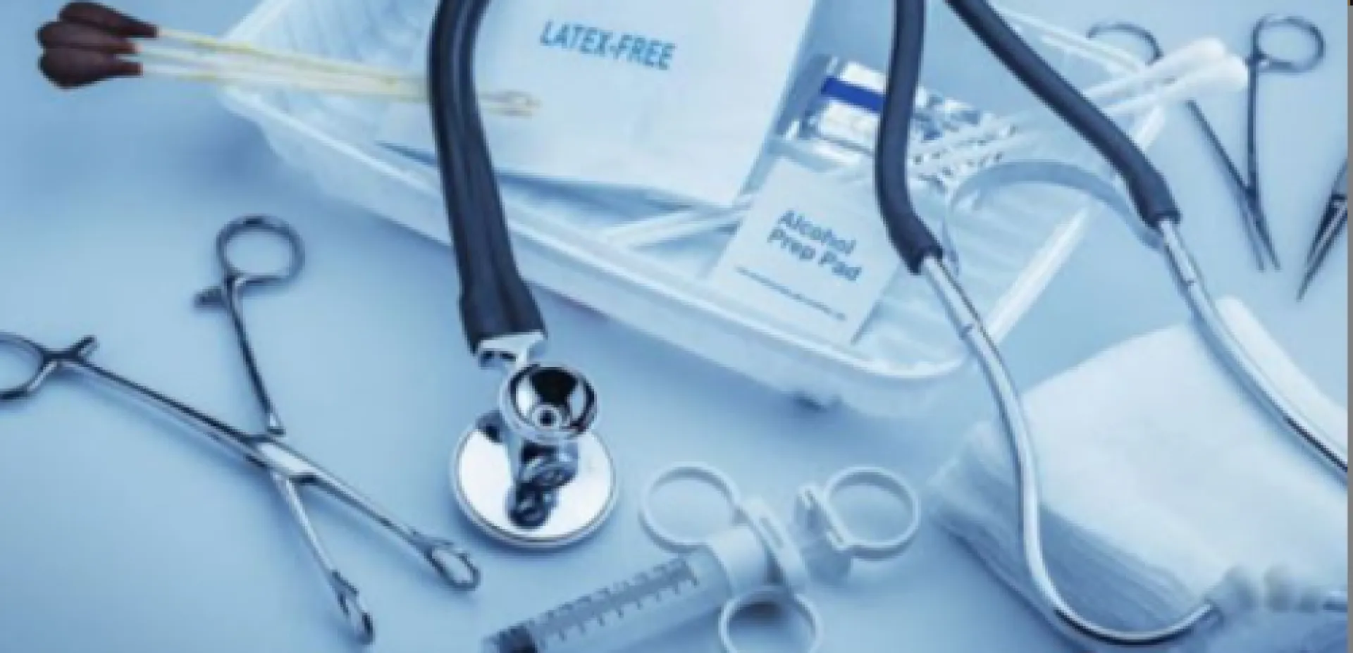 Équipement médical courant pour une consultation de médecine générale (stéthoscope, instruments et fournitures) à Bordeaux