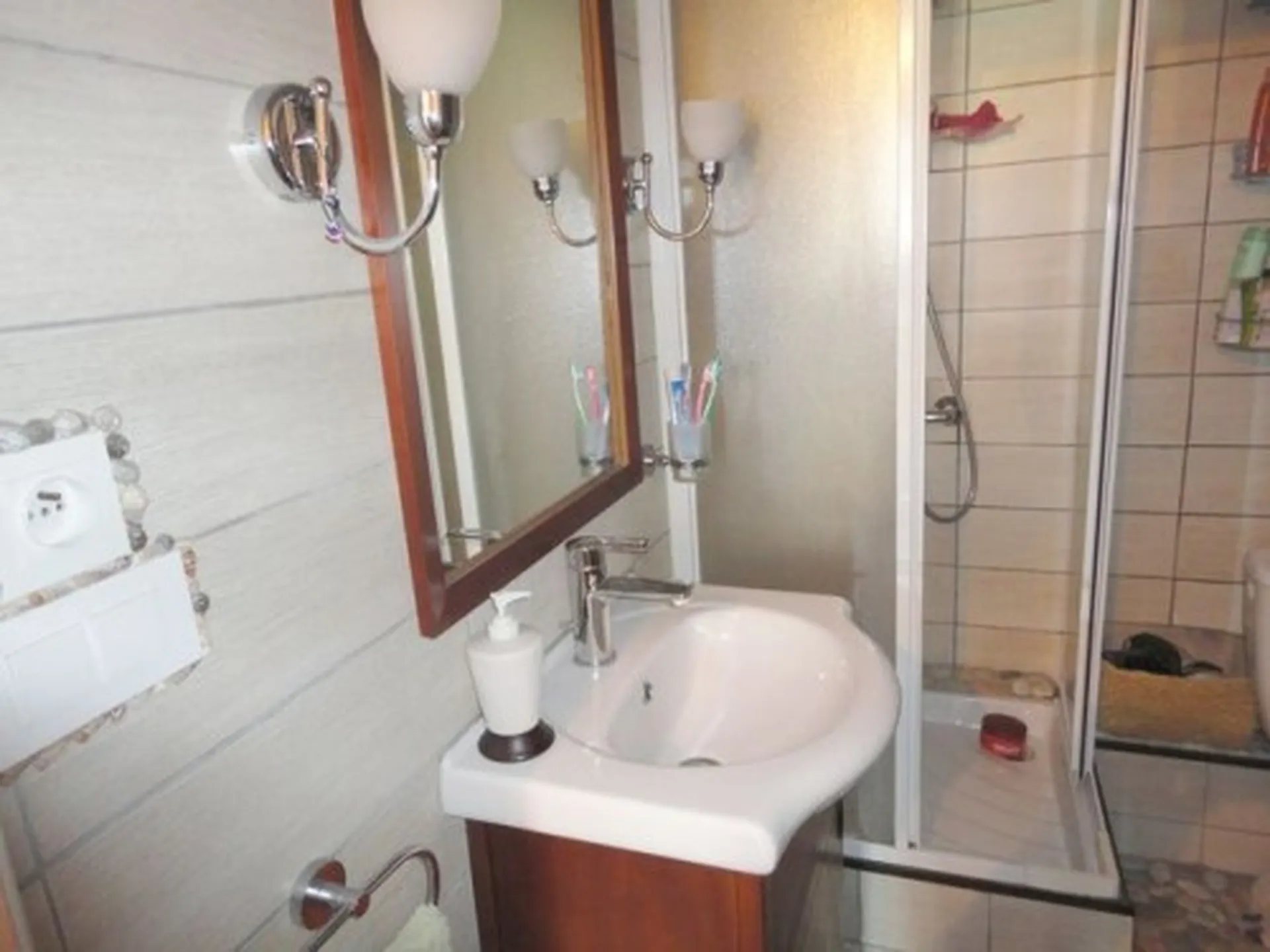  Logement à vendre 3 Roquefort La Bédoule 1er et dernier étage AU COEUR DU VILLAGE