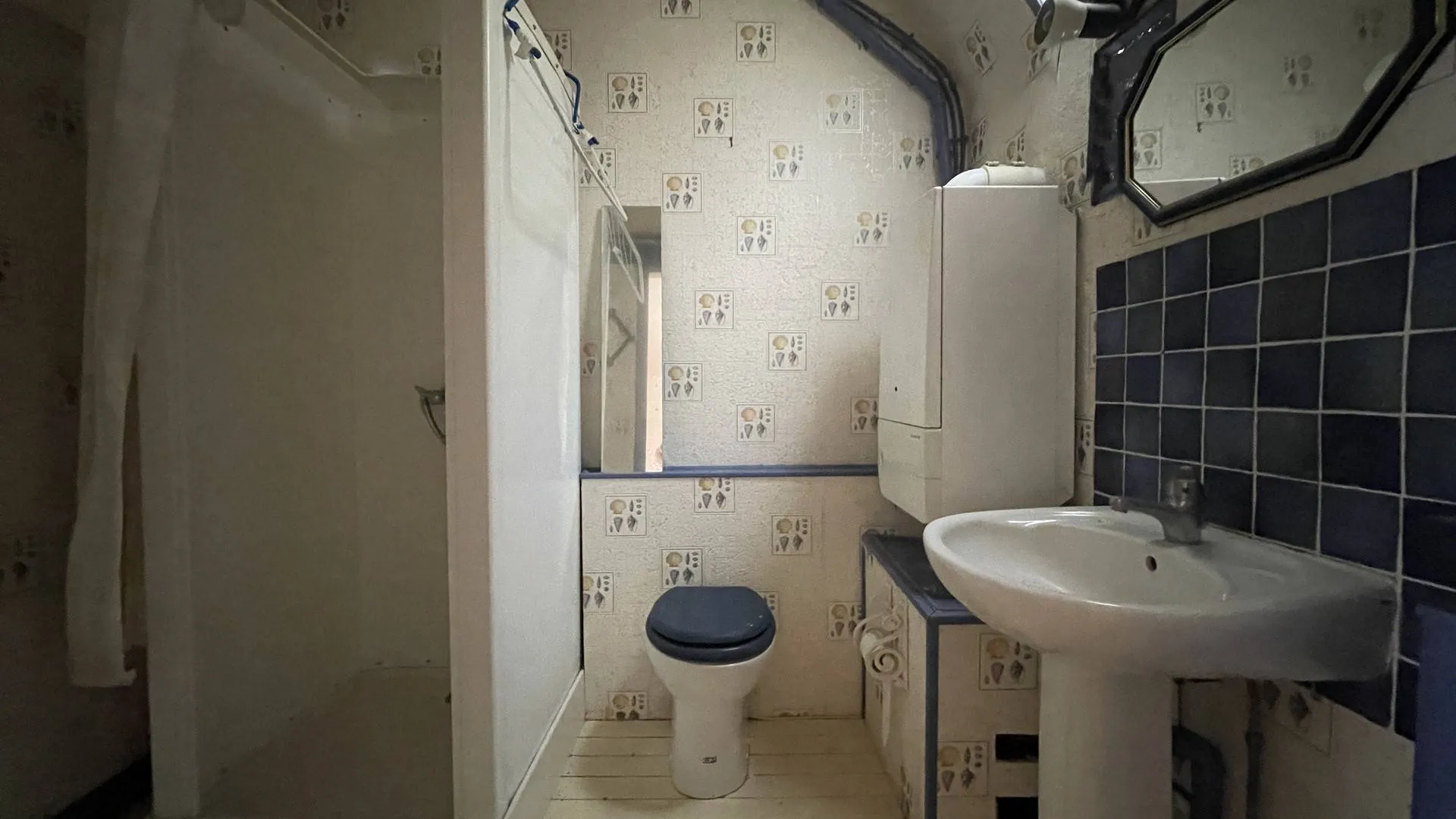 À vendre : Maison de pêcheur typique à Dieppe. Charmante et bien située, idéale pour vos séjours en bord de mer ou comme premier investissement.