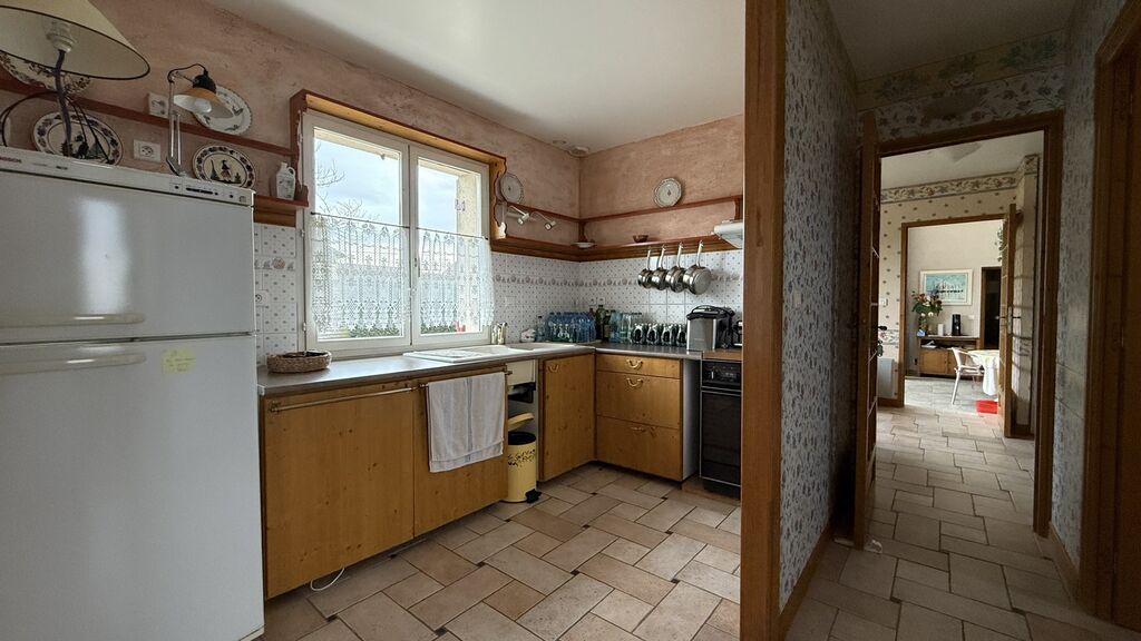 Achat maison familiale à Saint-Nicolas-d’Aliermont : une maison principale avec cuisine aménagée et salon/salle à manger de 32 m².