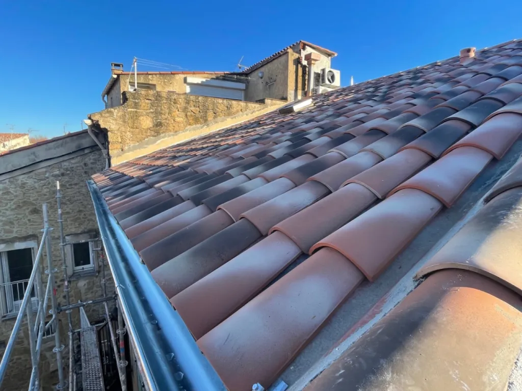 Toiture avec gouttieres sur martigues