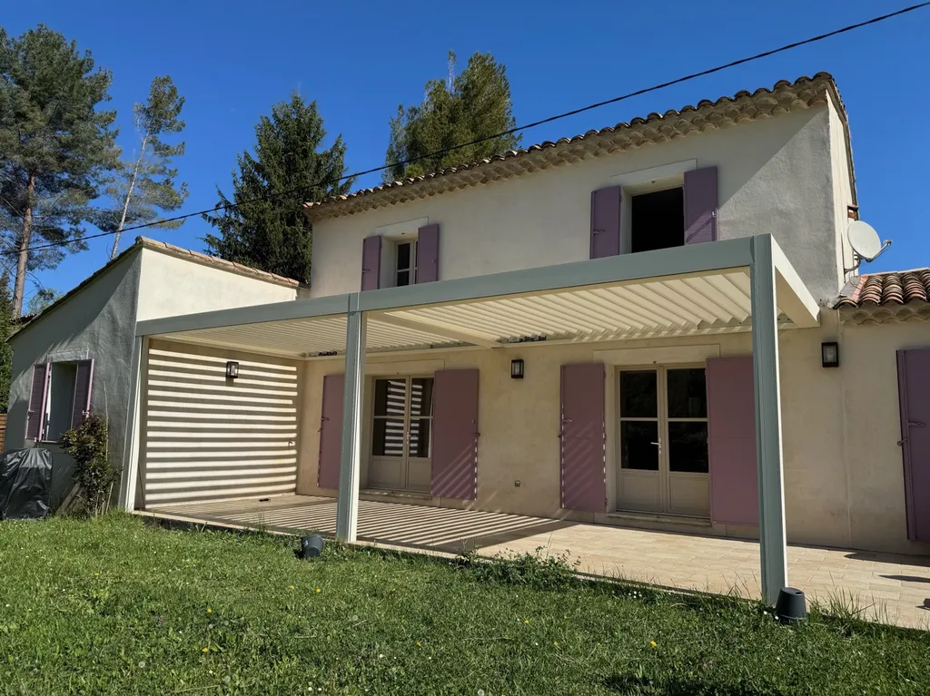 Installation d'une pergola bioclimatique en deux modules sur Saint Martin de Castillon (Luberon) avec stores intégrés