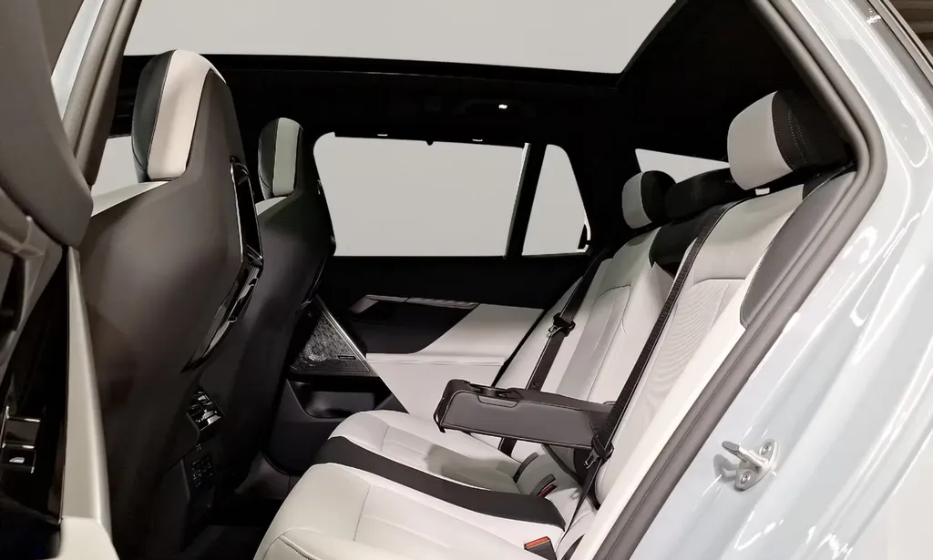 BMW M5 Touring sièges arrière cuir clair confort premium break sportif