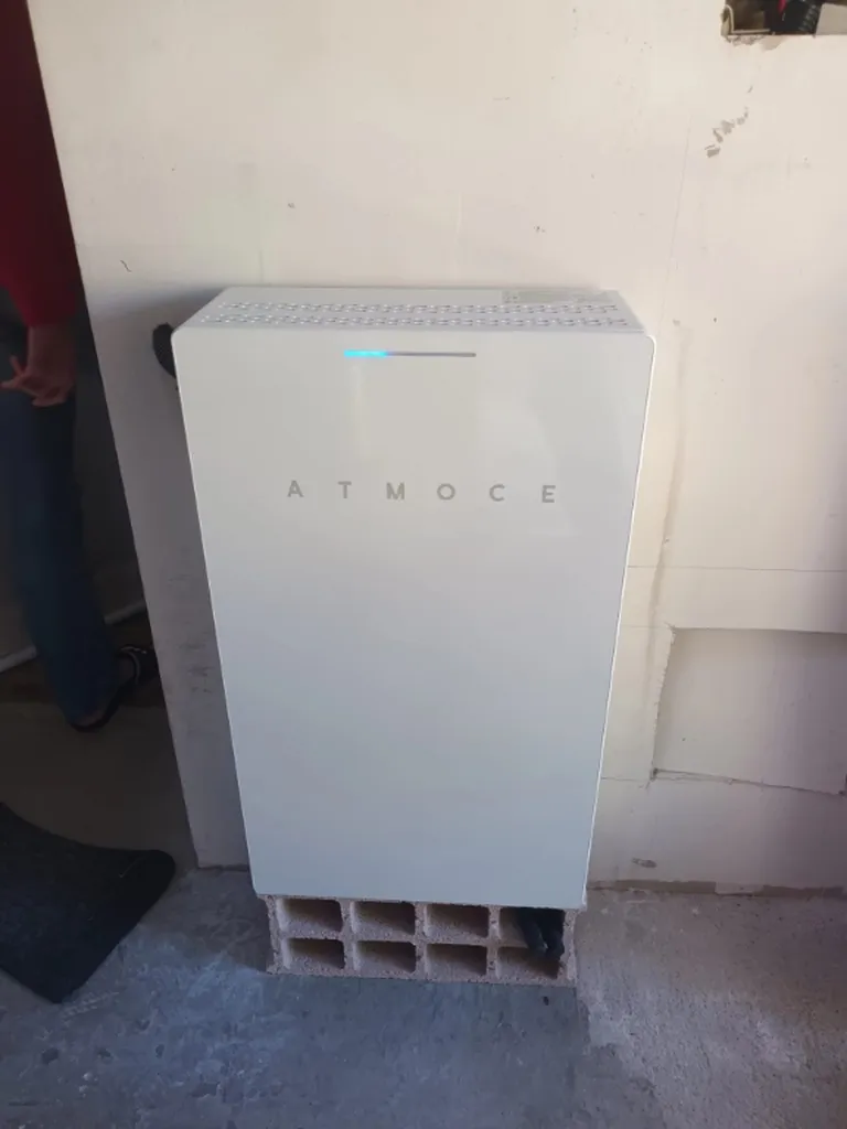 Installation d'une batterie physique Atmoce pour une autoconsommation totale