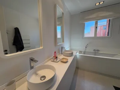 Villa contemporaine d'exception à Grimaud de 7 pièces proche de la mer