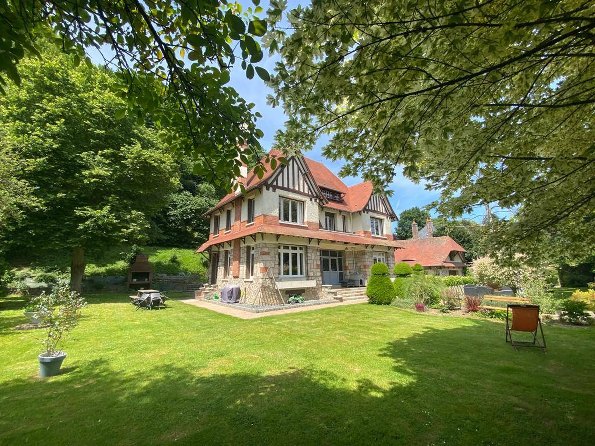 A vendre Villa Anglo-normande en exclusivité de 170.88m2 sur un terrain de 3358m2.