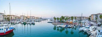 Comment me rendre à Frejus avec un chauffeur privé VTC au départ du département des Bouches du Rhône?