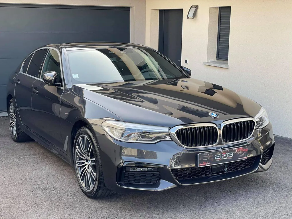 Rénovation de la peinture d'une voiture avec rayure à Lyon et dans l'ouest lyonnais