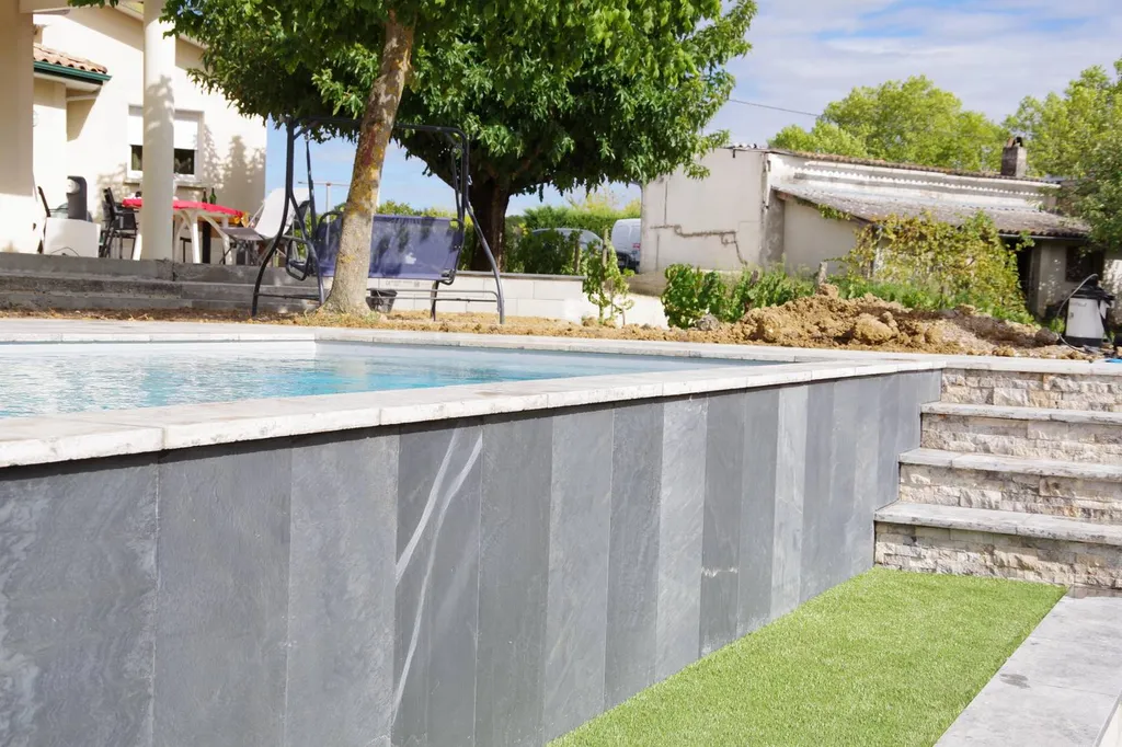 Poser des margelles anthracites en Gironde